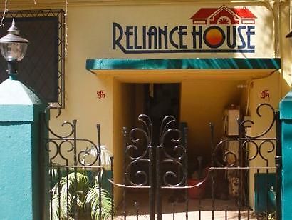 Reliance House Apartment กาลังกูติ ภายนอก รูปภาพ
